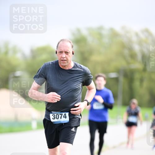 07.04.2024 - 43. Internationalen Wilhelmsburger Insellauf Dr. Thomas Lammeyer http://msf.ph/oto/6044889 07.04.2024 10:45:30 Laufen 3074 meine-sportfotos.de