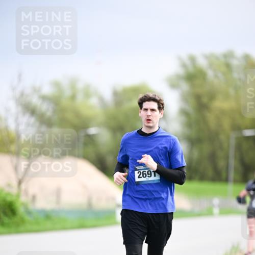 07.04.2024 - 43. Internationalen Wilhelmsburger Insellauf Dr. Thomas Lammeyer http://msf.ph/oto/6044899 07.04.2024 10:45:34 Laufen 2691 meine-sportfotos.de