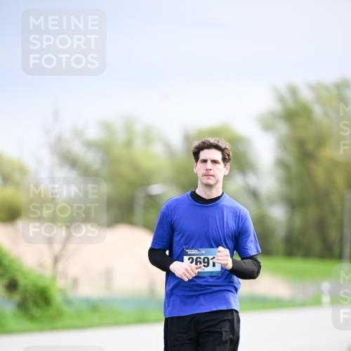 07.04.2024 - 43. Internationalen Wilhelmsburger Insellauf Dr. Thomas Lammeyer http://msf.ph/oto/6044907 07.04.2024 10:45:34 Laufen 2691 meine-sportfotos.de