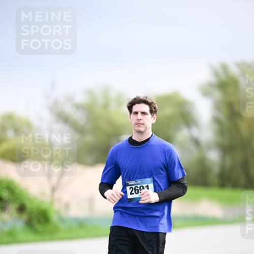 07.04.2024 - 43. Internationalen Wilhelmsburger Insellauf Dr. Thomas Lammeyer http://msf.ph/oto/6044913 07.04.2024 10:45:35 Laufen 2601 meine-sportfotos.de
