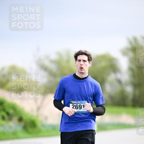 07.04.2024 - 43. Internationalen Wilhelmsburger Insellauf Dr. Thomas Lammeyer http://msf.ph/oto/6044919 07.04.2024 10:45:35 Laufen 2691 meine-sportfotos.de
