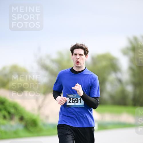 07.04.2024 - 43. Internationalen Wilhelmsburger Insellauf Dr. Thomas Lammeyer http://msf.ph/oto/6044920 07.04.2024 10:45:35 Laufen 2691 meine-sportfotos.de