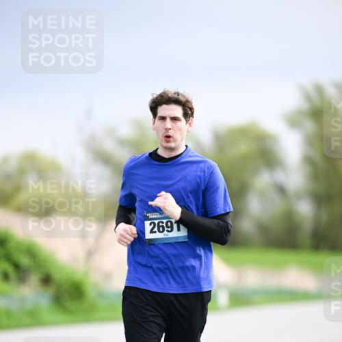 07.04.2024 - 43. Internationalen Wilhelmsburger Insellauf Dr. Thomas Lammeyer http://msf.ph/oto/6044922 07.04.2024 10:45:35 Laufen 2691 meine-sportfotos.de