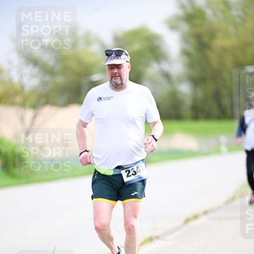 07.04.2024 - 43. Internationalen Wilhelmsburger Insellauf Dr. Thomas Lammeyer http://msf.ph/oto/6044947 07.04.2024 10:46:09 Laufen 2341 meine-sportfotos.de