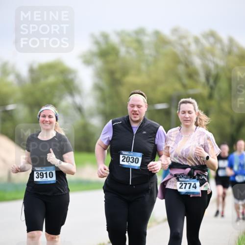 07.04.2024 - 43. Internationalen Wilhelmsburger Insellauf Dr. Thomas Lammeyer http://msf.ph/oto/6045117 07.04.2024 10:46:58 Laufen 3910, 2030, 2774 meine-sportfotos.de