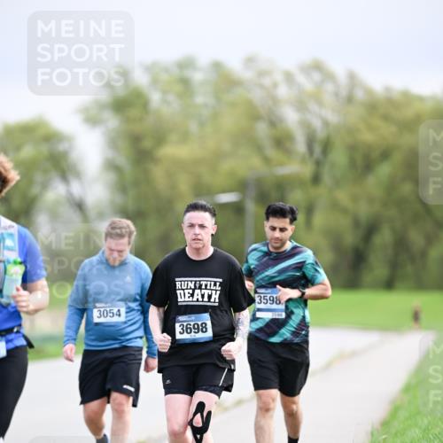 07.04.2024 - 43. Internationalen Wilhelmsburger Insellauf Dr. Thomas Lammeyer http://msf.ph/oto/6045175 07.04.2024 10:47:09 Laufen 3054, 3698, 3598, 3598 meine-sportfotos.de