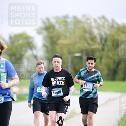 07.04.2024 - 43. Internationalen Wilhelmsburger Insellauf Dr. Thomas Lammeyer http://msf.ph/oto/6045181 07.04.2024 10:47:09 Laufen 6, 305, 3698, 3598, 3598 meine-sportfotos.de