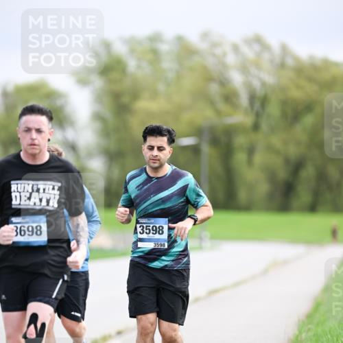 07.04.2024 - 43. Internationalen Wilhelmsburger Insellauf Dr. Thomas Lammeyer http://msf.ph/oto/6045198 07.04.2024 10:47:11 Laufen 3698, 3598, 3598 meine-sportfotos.de