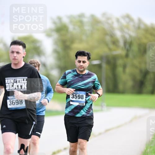 07.04.2024 - 43. Internationalen Wilhelmsburger Insellauf Dr. Thomas Lammeyer http://msf.ph/oto/6045202 07.04.2024 10:47:12 Laufen 3698, 3598, 3598 meine-sportfotos.de