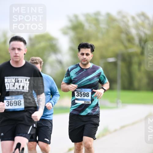 07.04.2024 - 43. Internationalen Wilhelmsburger Insellauf Dr. Thomas Lammeyer http://msf.ph/oto/6045210 07.04.2024 10:47:12 Laufen 3698, 3598, 3598 meine-sportfotos.de