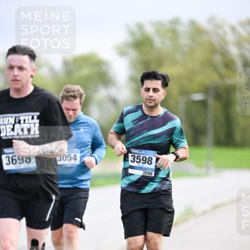07.04.2024 - 43. Internationalen Wilhelmsburger Insellauf Dr. Thomas Lammeyer http://msf.ph/oto/6045215 07.04.2024 10:47:12 Laufen 3698, 3054, 3598, 3598 meine-sportfotos.de