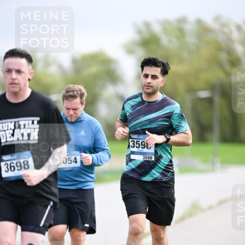 07.04.2024 - 43. Internationalen Wilhelmsburger Insellauf Dr. Thomas Lammeyer http://msf.ph/oto/6045216 07.04.2024 10:47:12 Laufen 3698, 054, 359, 3598 meine-sportfotos.de