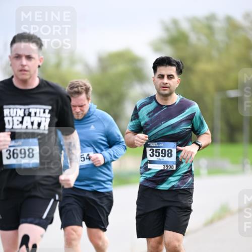 07.04.2024 - 43. Internationalen Wilhelmsburger Insellauf Dr. Thomas Lammeyer http://msf.ph/oto/6045220 07.04.2024 10:47:13 Laufen 3698, 54, 3598, 3598 meine-sportfotos.de