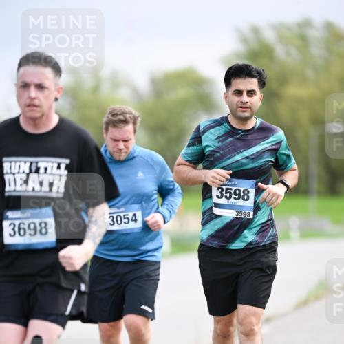 07.04.2024 - 43. Internationalen Wilhelmsburger Insellauf Dr. Thomas Lammeyer http://msf.ph/oto/6045222 07.04.2024 10:47:13 Laufen 3698, 3054, 3598, 3598 meine-sportfotos.de