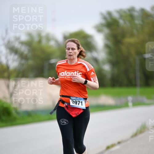 07.04.2024 - 43. Internationalen Wilhelmsburger Insellauf Dr. Thomas Lammeyer http://msf.ph/oto/6045283 07.04.2024 10:49:13 Laufen 3971 meine-sportfotos.de