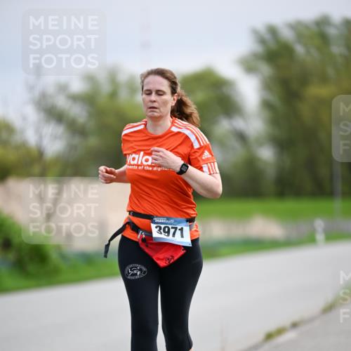 07.04.2024 - 43. Internationalen Wilhelmsburger Insellauf Dr. Thomas Lammeyer http://msf.ph/oto/6045293 07.04.2024 10:49:14 Laufen 3971 meine-sportfotos.de