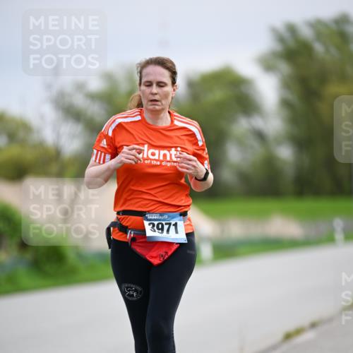 07.04.2024 - 43. Internationalen Wilhelmsburger Insellauf Dr. Thomas Lammeyer http://msf.ph/oto/6045299 07.04.2024 10:49:14 Laufen 3971 meine-sportfotos.de