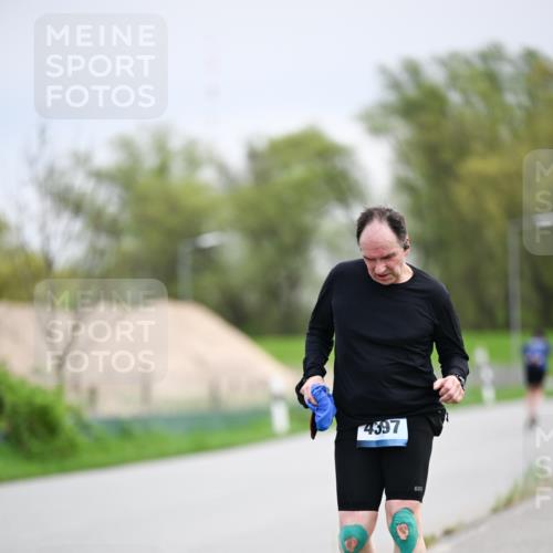 07.04.2024 - 43. Internationalen Wilhelmsburger Insellauf Dr. Thomas Lammeyer http://msf.ph/oto/6045379 07.04.2024 10:50:01 Laufen 4397 meine-sportfotos.de