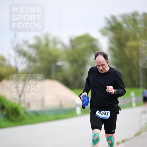 07.04.2024 - 43. Internationalen Wilhelmsburger Insellauf Dr. Thomas Lammeyer http://msf.ph/oto/6045381 07.04.2024 10:50:01 Laufen 4397 meine-sportfotos.de