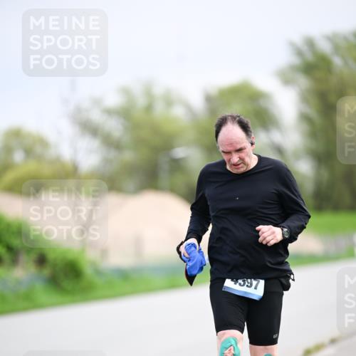 07.04.2024 - 43. Internationalen Wilhelmsburger Insellauf Dr. Thomas Lammeyer http://msf.ph/oto/6045394 07.04.2024 10:50:02 Laufen 4597 meine-sportfotos.de