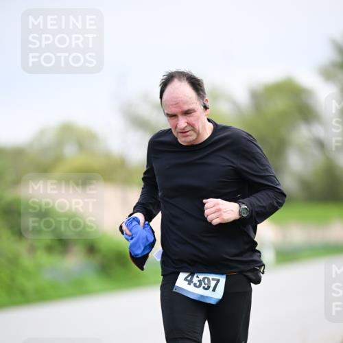 07.04.2024 - 43. Internationalen Wilhelmsburger Insellauf Dr. Thomas Lammeyer http://msf.ph/oto/6045417 07.04.2024 10:50:04 Laufen 4397 meine-sportfotos.de