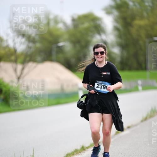 07.04.2024 - 43. Internationalen Wilhelmsburger Insellauf Dr. Thomas Lammeyer http://msf.ph/oto/6045425 07.04.2024 10:51:19 Laufen 2390 meine-sportfotos.de