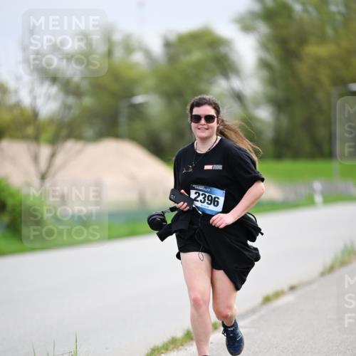 07.04.2024 - 43. Internationalen Wilhelmsburger Insellauf Dr. Thomas Lammeyer http://msf.ph/oto/6045428 07.04.2024 10:51:20 Laufen 2396 meine-sportfotos.de