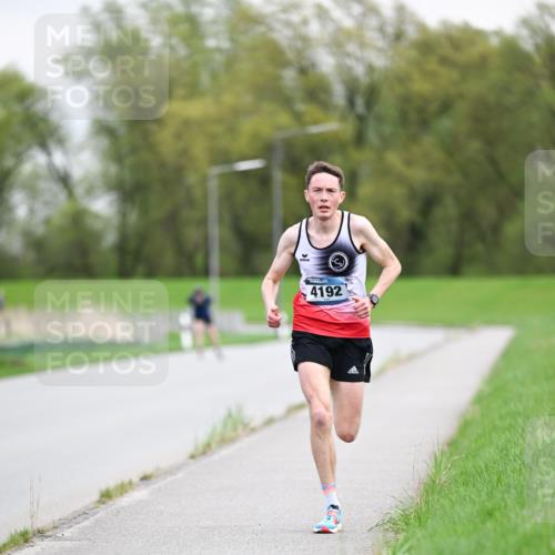 07.04.2024 - 43. Internationalen Wilhelmsburger Insellauf Dr. Thomas Lammeyer http://msf.ph/oto/6045493 07.04.2024 10:59:36 Laufen 4192 meine-sportfotos.de