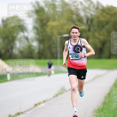 07.04.2024 - 43. Internationalen Wilhelmsburger Insellauf Dr. Thomas Lammeyer http://msf.ph/oto/6045503 07.04.2024 10:59:36 Laufen 4192 meine-sportfotos.de