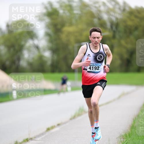 07.04.2024 - 43. Internationalen Wilhelmsburger Insellauf Dr. Thomas Lammeyer http://msf.ph/oto/6045507 07.04.2024 10:59:37 Laufen 4192 meine-sportfotos.de
