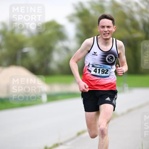 07.04.2024 - 43. Internationalen Wilhelmsburger Insellauf Dr. Thomas Lammeyer http://msf.ph/oto/6045521 07.04.2024 10:59:37 Laufen 4192 meine-sportfotos.de
