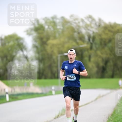 07.04.2024 - 43. Internationalen Wilhelmsburger Insellauf Dr. Thomas Lammeyer http://msf.ph/oto/6045531 07.04.2024 11:00:31 Laufen 3833 meine-sportfotos.de