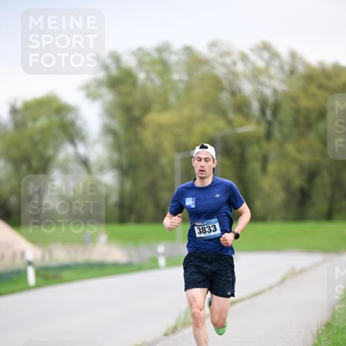 07.04.2024 - 43. Internationalen Wilhelmsburger Insellauf Dr. Thomas Lammeyer http://msf.ph/oto/6045533 07.04.2024 11:00:31 Laufen 3833 meine-sportfotos.de