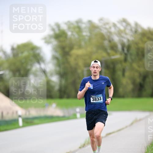 07.04.2024 - 43. Internationalen Wilhelmsburger Insellauf Dr. Thomas Lammeyer http://msf.ph/oto/6045535 07.04.2024 11:00:31 Laufen 3833 meine-sportfotos.de