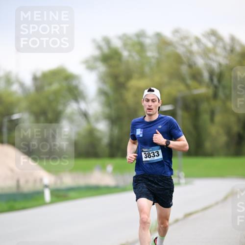 07.04.2024 - 43. Internationalen Wilhelmsburger Insellauf Dr. Thomas Lammeyer http://msf.ph/oto/6045541 07.04.2024 11:00:31 Laufen 3833 meine-sportfotos.de