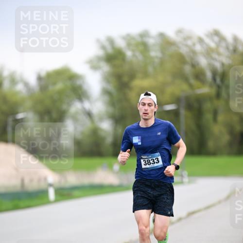 07.04.2024 - 43. Internationalen Wilhelmsburger Insellauf Dr. Thomas Lammeyer http://msf.ph/oto/6045543 07.04.2024 11:00:31 Laufen 3833 meine-sportfotos.de