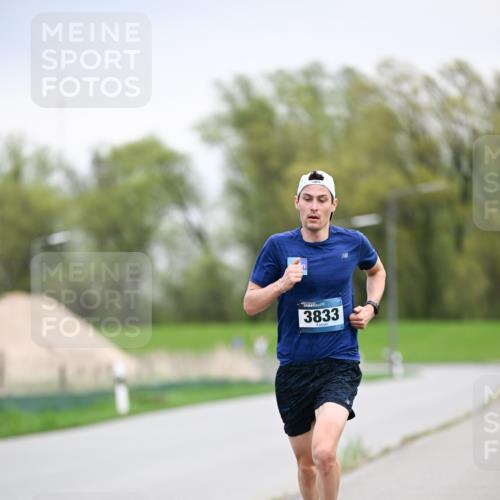 07.04.2024 - 43. Internationalen Wilhelmsburger Insellauf Dr. Thomas Lammeyer http://msf.ph/oto/6045545 07.04.2024 11:00:31 Laufen 3833 meine-sportfotos.de