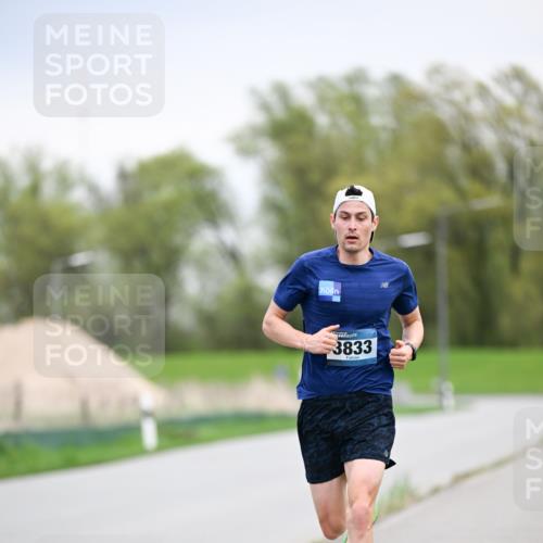 07.04.2024 - 43. Internationalen Wilhelmsburger Insellauf Dr. Thomas Lammeyer http://msf.ph/oto/6045547 07.04.2024 11:00:32 Laufen 3833 meine-sportfotos.de