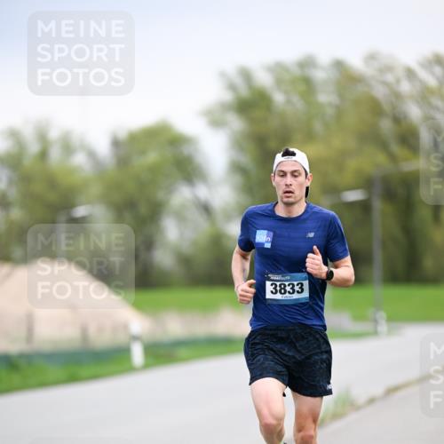 07.04.2024 - 43. Internationalen Wilhelmsburger Insellauf Dr. Thomas Lammeyer http://msf.ph/oto/6045549 07.04.2024 11:00:32 Laufen 3833 meine-sportfotos.de