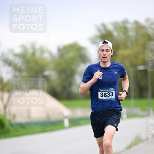 07.04.2024 - 43. Internationalen Wilhelmsburger Insellauf Dr. Thomas Lammeyer http://msf.ph/oto/6045555 07.04.2024 11:00:32 Laufen 3833 meine-sportfotos.de
