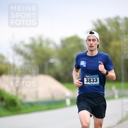 07.04.2024 - 43. Internationalen Wilhelmsburger Insellauf Dr. Thomas Lammeyer http://msf.ph/oto/6045559 07.04.2024 11:00:32 Laufen 3833 meine-sportfotos.de