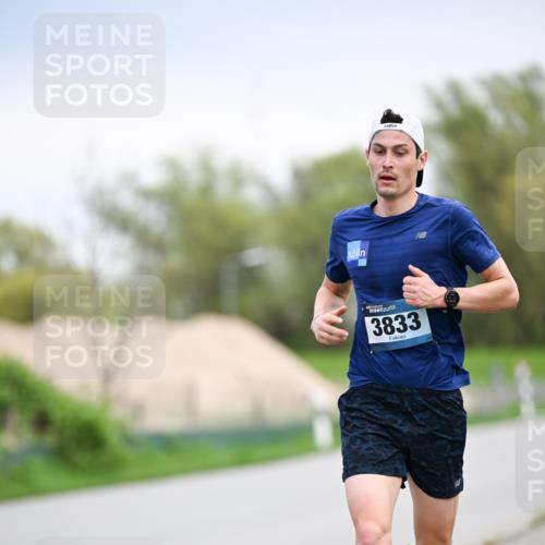 07.04.2024 - 43. Internationalen Wilhelmsburger Insellauf Dr. Thomas Lammeyer http://msf.ph/oto/6045561 07.04.2024 11:00:33 Laufen 3833 meine-sportfotos.de