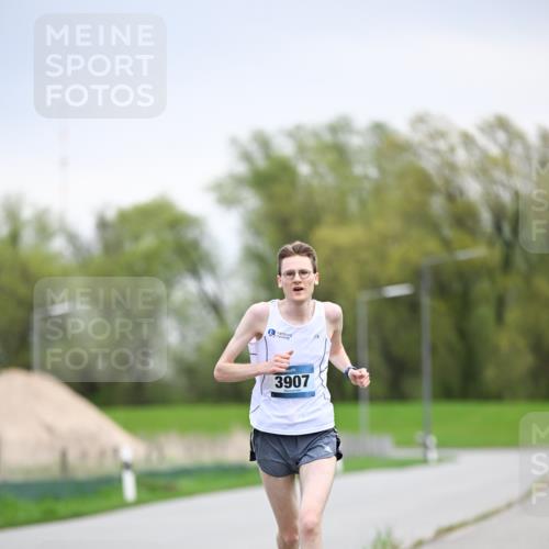 07.04.2024 - 43. Internationalen Wilhelmsburger Insellauf Dr. Thomas Lammeyer http://msf.ph/oto/6045563 07.04.2024 11:01:06 Laufen 3907 meine-sportfotos.de