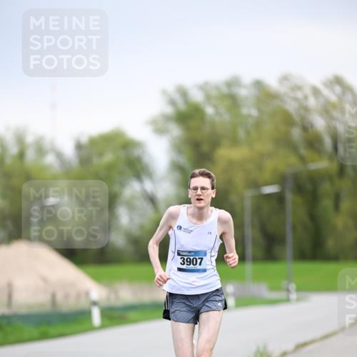 07.04.2024 - 43. Internationalen Wilhelmsburger Insellauf Dr. Thomas Lammeyer http://msf.ph/oto/6045565 07.04.2024 11:01:07 Laufen 3907 meine-sportfotos.de