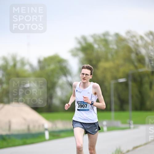 07.04.2024 - 43. Internationalen Wilhelmsburger Insellauf Dr. Thomas Lammeyer http://msf.ph/oto/6045567 07.04.2024 11:01:07 Laufen 3907 meine-sportfotos.de