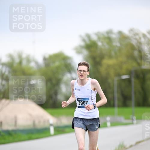 07.04.2024 - 43. Internationalen Wilhelmsburger Insellauf Dr. Thomas Lammeyer http://msf.ph/oto/6045569 07.04.2024 11:01:07 Laufen 3907 meine-sportfotos.de