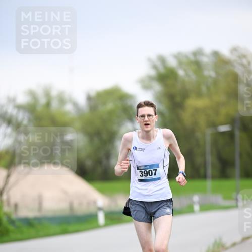 07.04.2024 - 43. Internationalen Wilhelmsburger Insellauf Dr. Thomas Lammeyer http://msf.ph/oto/6045571 07.04.2024 11:01:07 Laufen 3907 meine-sportfotos.de