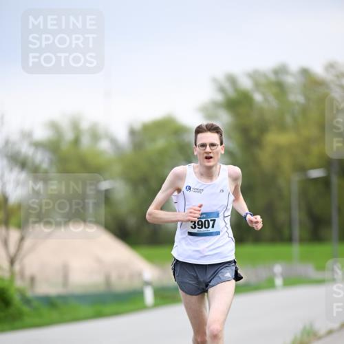 07.04.2024 - 43. Internationalen Wilhelmsburger Insellauf Dr. Thomas Lammeyer http://msf.ph/oto/6045573 07.04.2024 11:01:07 Laufen 3907 meine-sportfotos.de