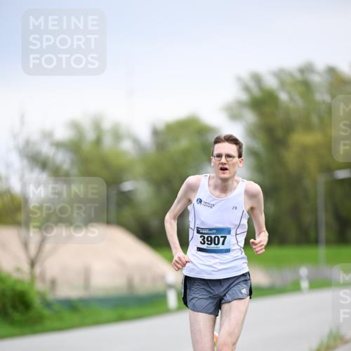 07.04.2024 - 43. Internationalen Wilhelmsburger Insellauf Dr. Thomas Lammeyer http://msf.ph/oto/6045575 07.04.2024 11:01:07 Laufen 3907 meine-sportfotos.de