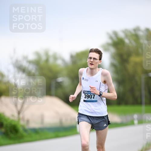07.04.2024 - 43. Internationalen Wilhelmsburger Insellauf Dr. Thomas Lammeyer http://msf.ph/oto/6045577 07.04.2024 11:01:07 Laufen 3907 meine-sportfotos.de